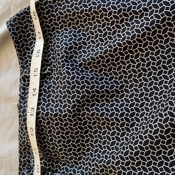 Talbot's Capri Pants Size 18P Zip Front Classic Black & White Geometric Print - Picture 7 of 12